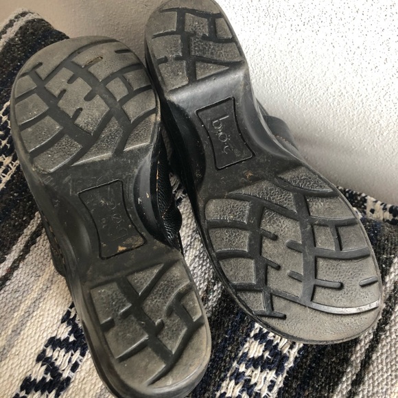 Versatile B.O.C. Clogs - Picture 3 of 3